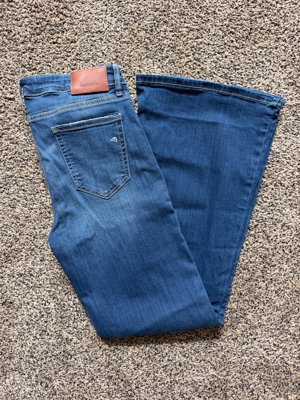 Women’s boot cut jeans. Hidden